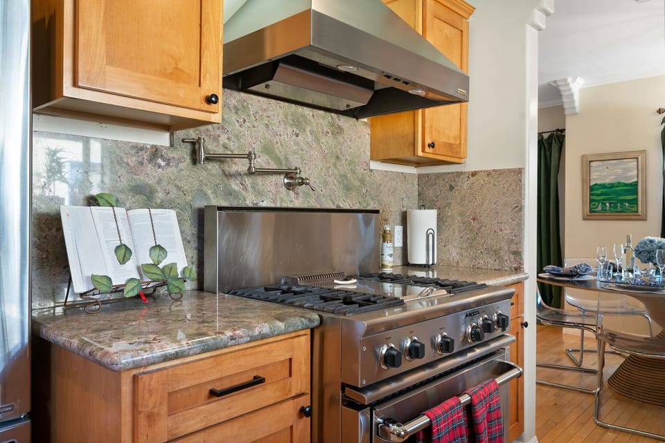 Kitchen | Professional Gas Range