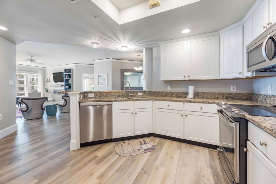 Dining Area and Kitchen at 5103 Hampton Place