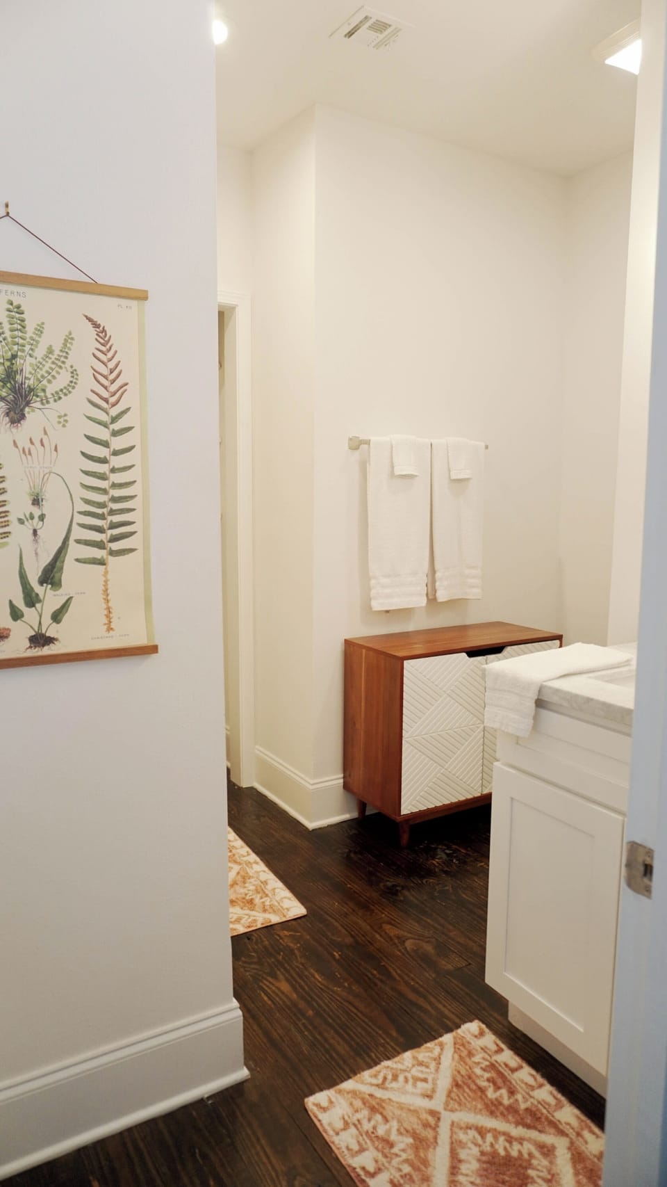 Master Bath- Shower/Tub combo, body wash, shampoo, conditioner, towels, TP