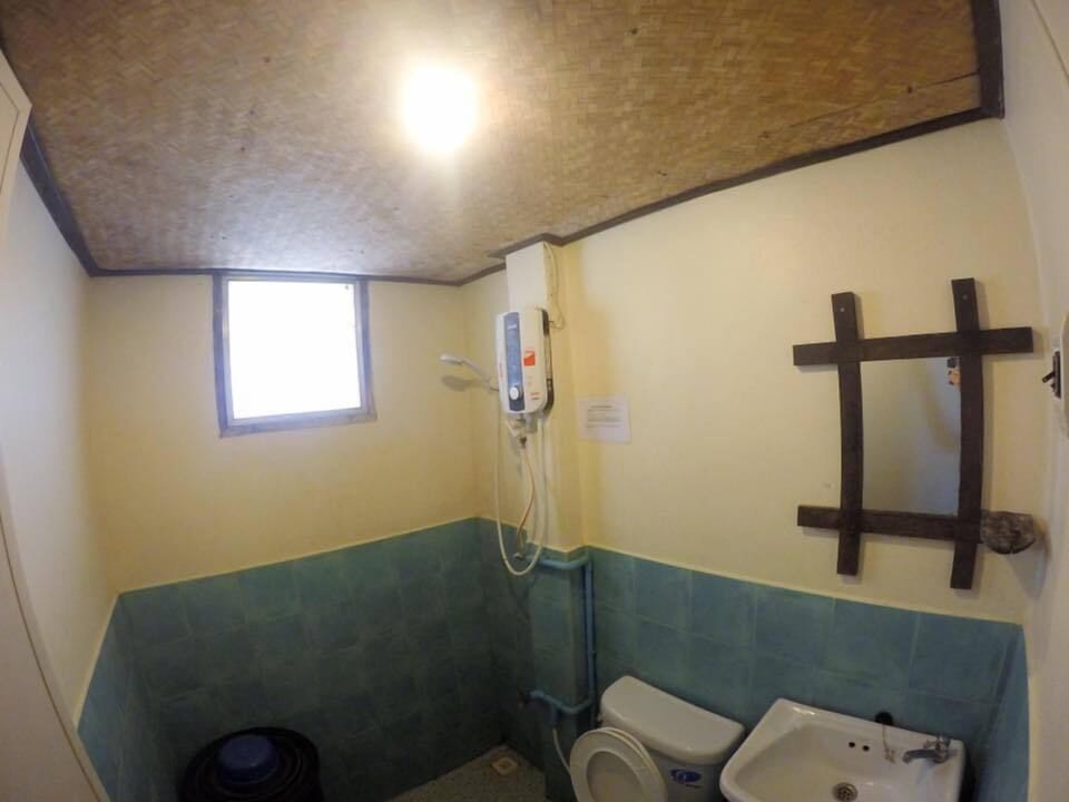 Bungalow AC | Bathroom | Shower, towels