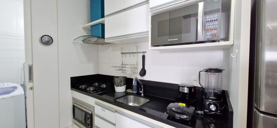 Basic Apartment | Private kitchen | Fridge, microwave, cookware/dishes/utensils