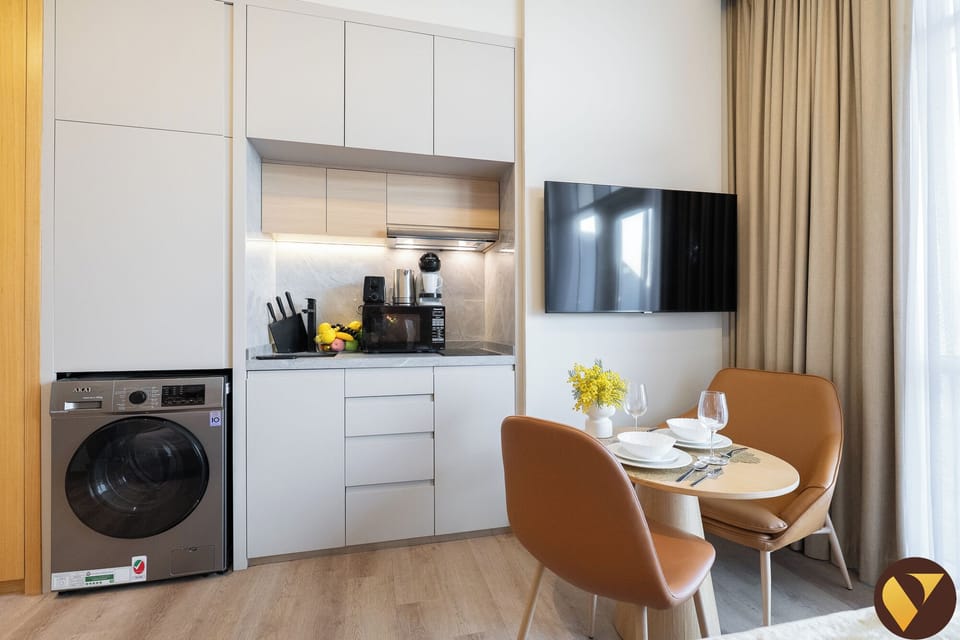 Luxury Studio, Balcony, City View | Private kitchenette | Full-size fridge, microwave, oven, stovetop