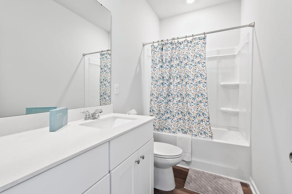 Upstairs full bathroom
