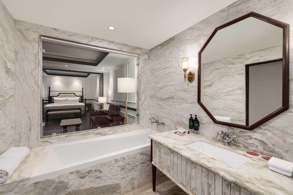 Royal Suite, 1 King Bed, Balcony