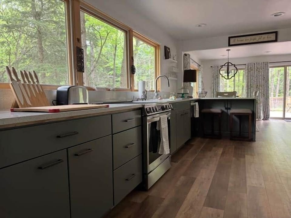 State-of-the-art induction stove with a built-in air fryer oven for culinary convenience.