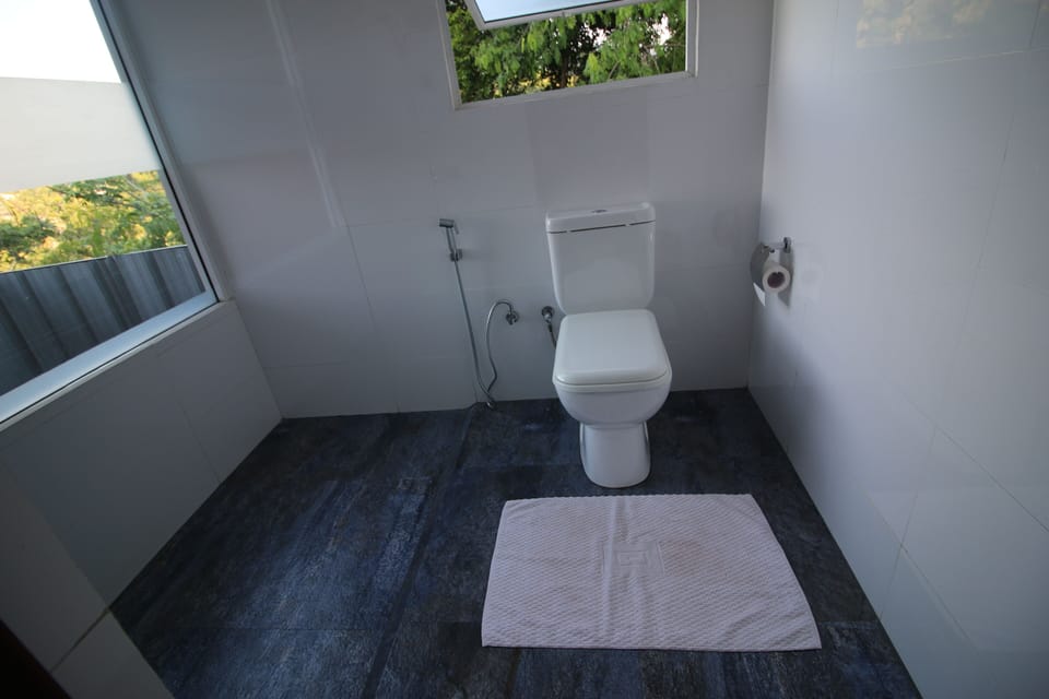 Combined shower/tub, free toiletries, hair dryer, slippers