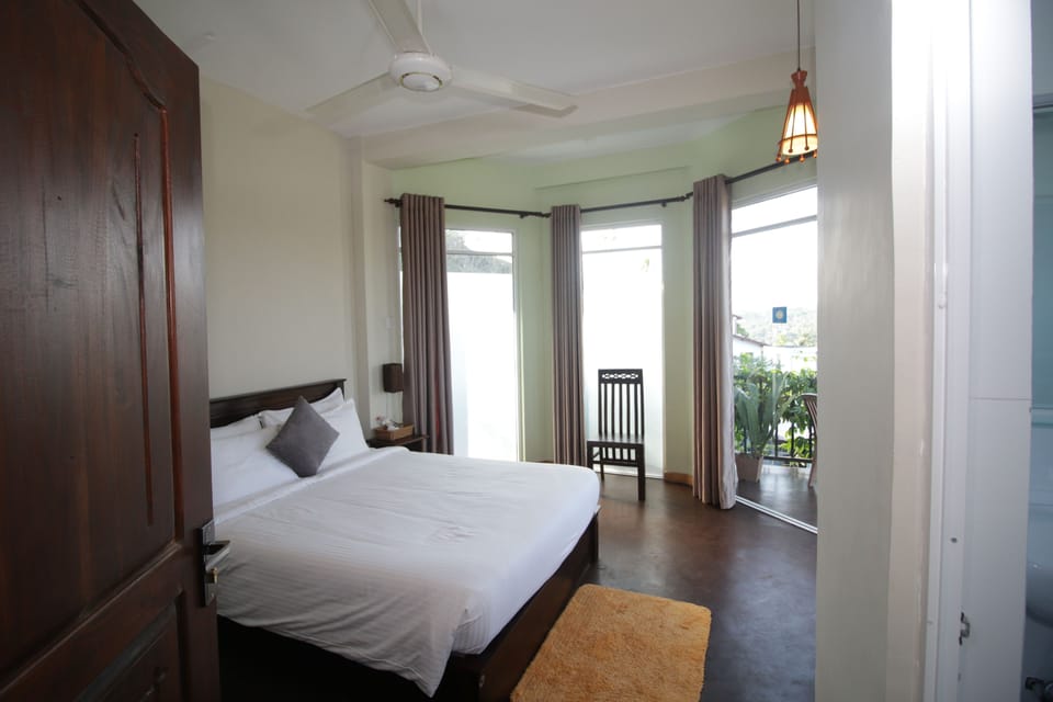 Luxury Double Room, 1 Bedroom, Balcony, River View | Premium bedding, minibar, desk, iron/ironing board