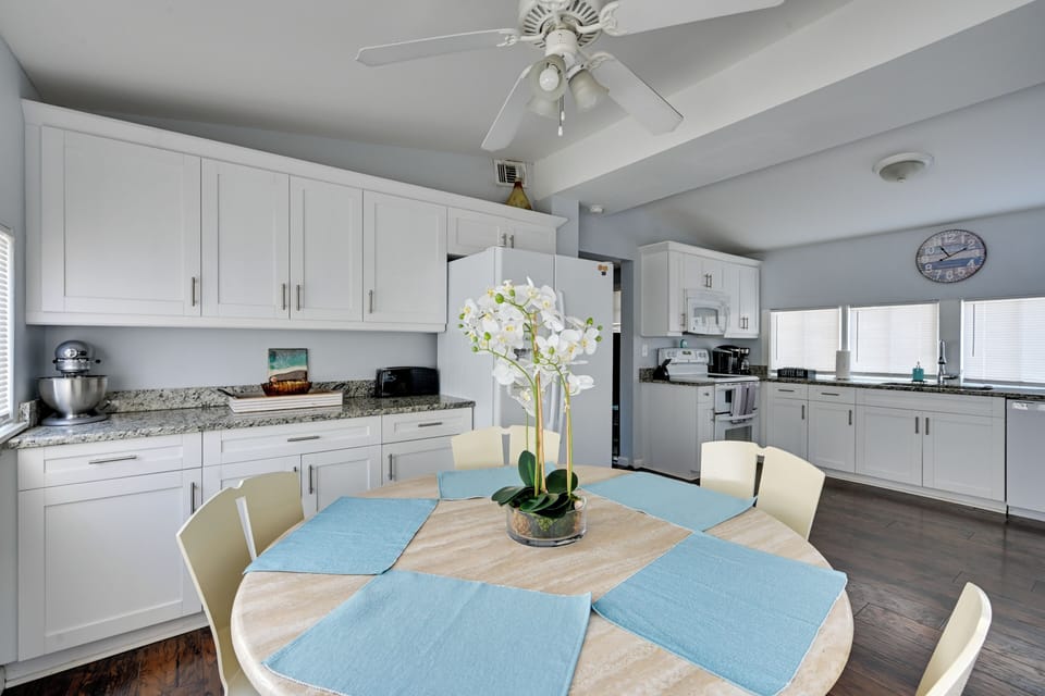 Dining Area & Kitchen | Drip Coffee Pot | Keurig | Dishwasher