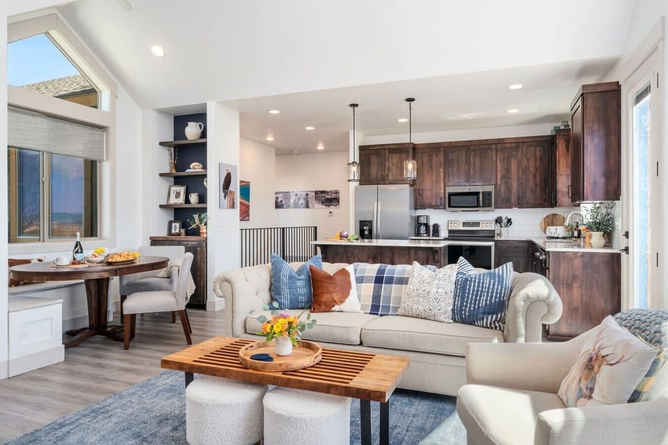 Open Concept Main Level