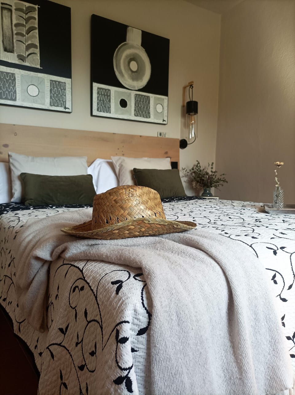 Apartment | Premium bedding, down comforters, individually decorated