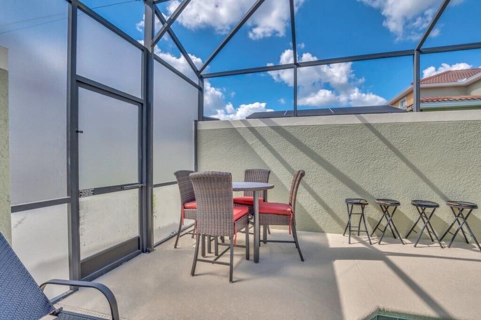 Dine outside while the kids splash in the pool!