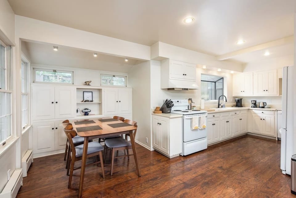 Bright, welcoming kitchen and dining area with modern comforts—perfect for cooking together, lingering meals, and easy, relaxed mornings.
