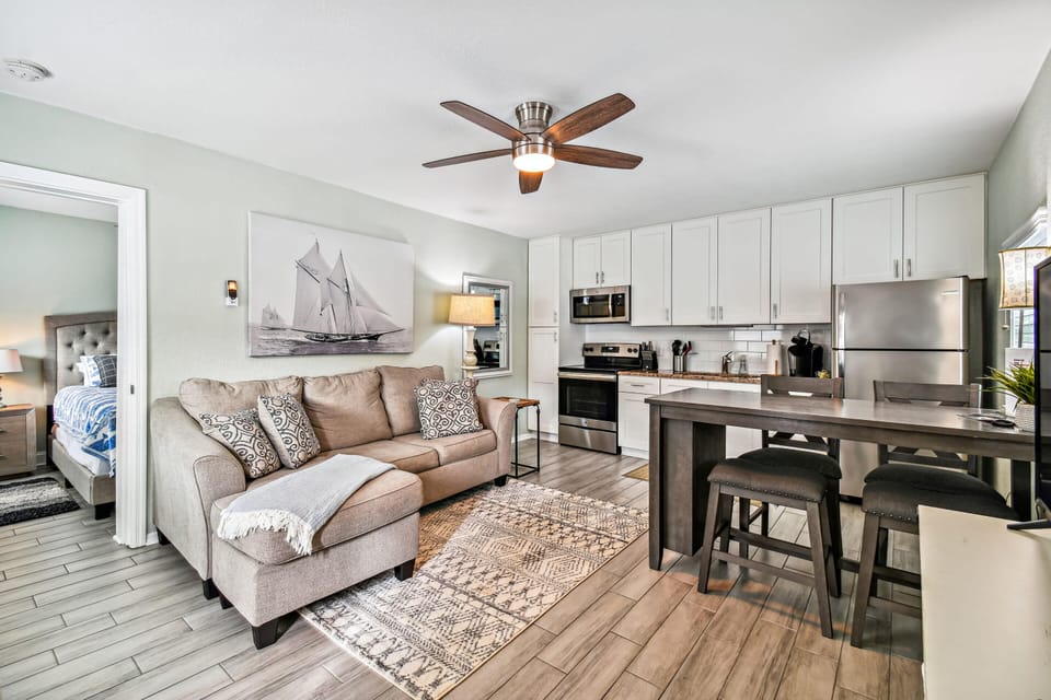 Unit 5; Living/ Dining Combo w/ Pull out Sofa