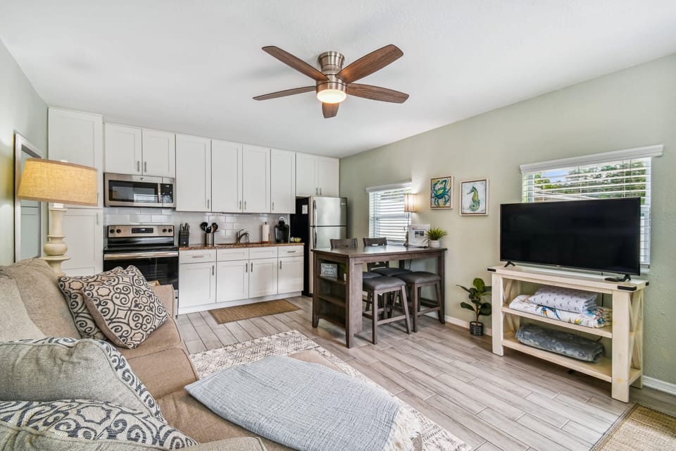 Unit 5; Cottage Living/Dining Combo