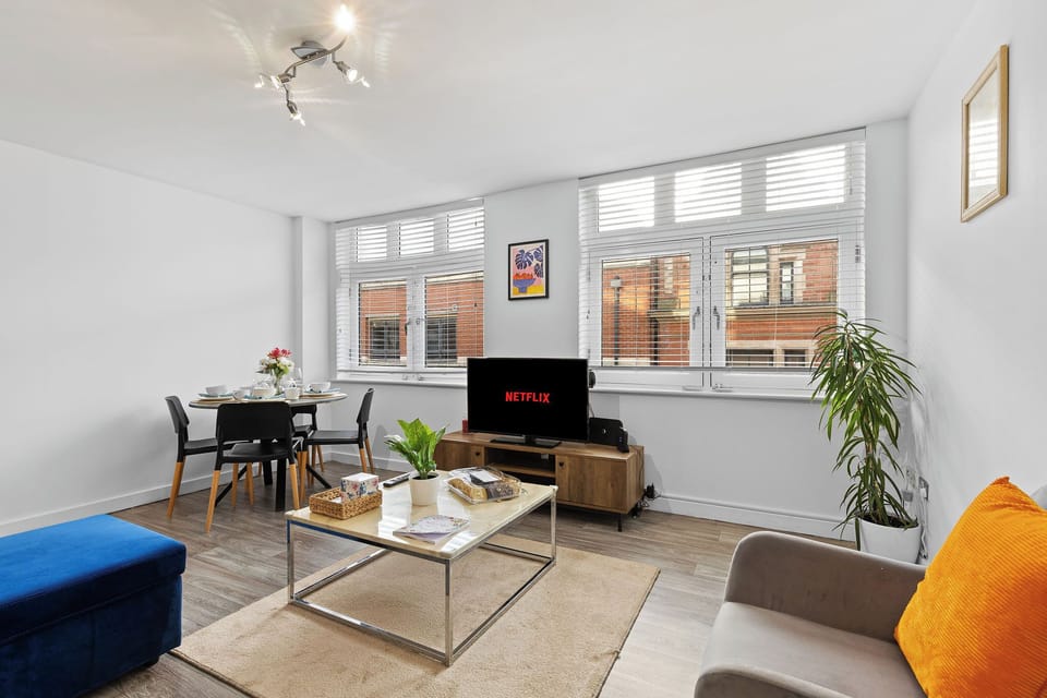 Apartment, 2 Bedrooms, Accessible, City View | Living room