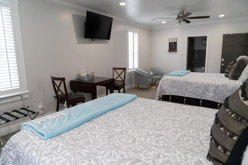Deluxe Double Room, Mountain View | Soundproofing, iron/ironing board, free WiFi, bed sheets