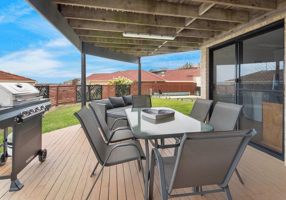 Pacific View  |  BBQ, Outdoor Lounge & Dining