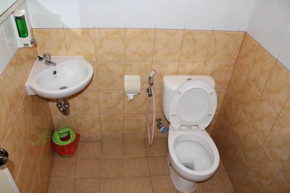 Standard Room | Bathroom | Shower, free toiletries, bidet, towels