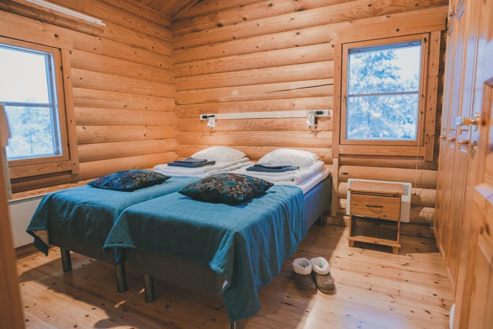 Cabin | Travel crib, free WiFi, bed sheets