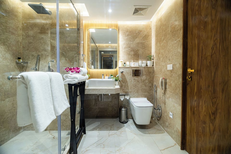 Premium Room | Bathroom | Shower, designer toiletries, hair dryer, bathrobes