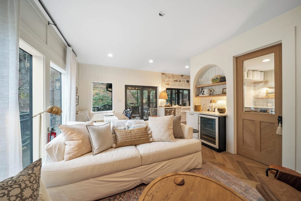 Unique Cozy Getaway