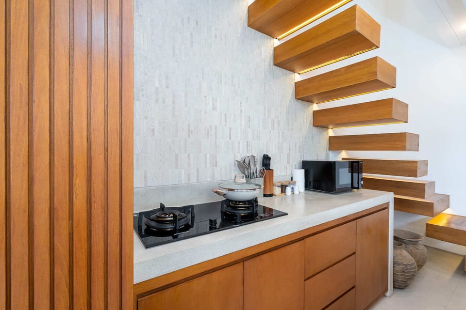 Basic House | Private kitchen | Fridge, microwave, stovetop, toaster