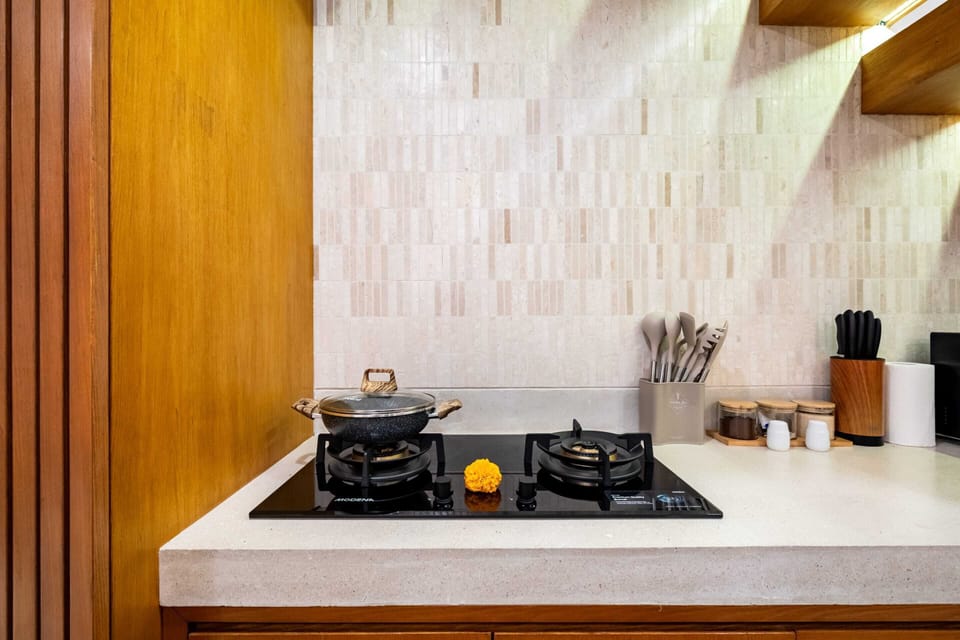 Basic Villa | Private kitchen | Fridge, microwave, stovetop, toaster