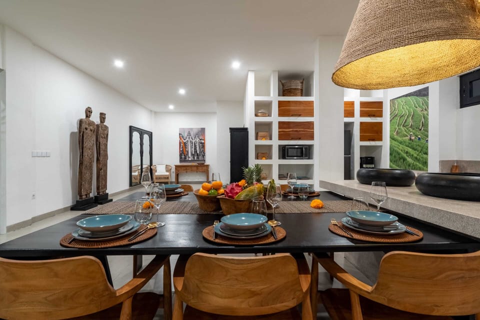 Basic Villa | Dining