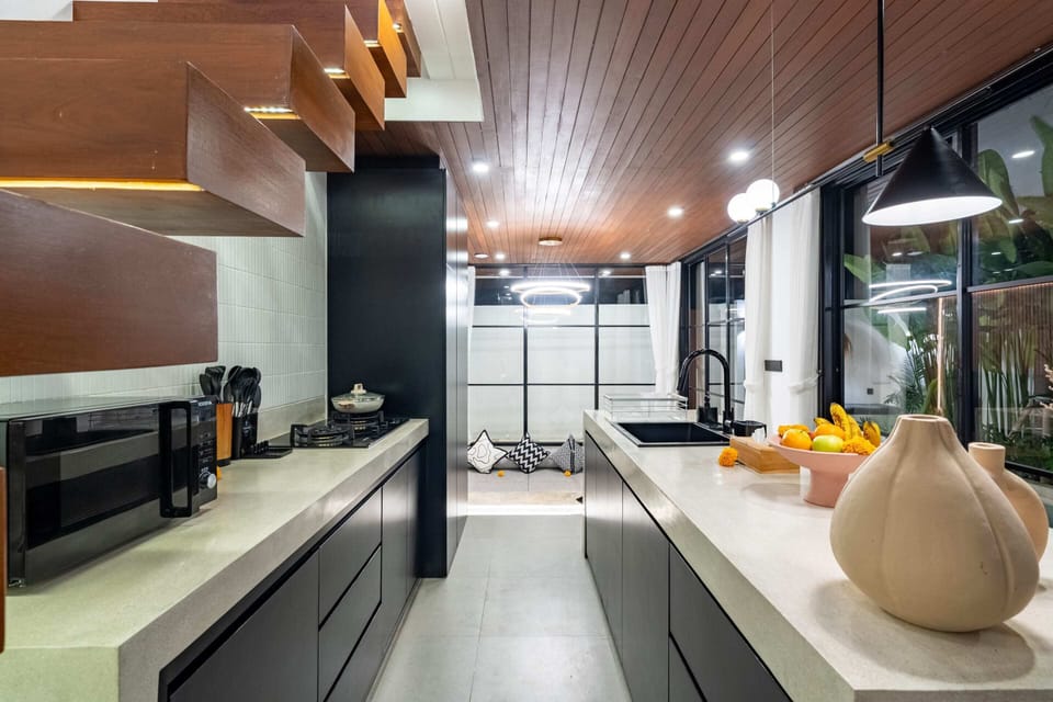 Basic Villa | Private kitchen | Fridge, microwave, stovetop, cookware/dishes/utensils