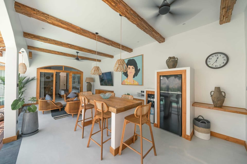 Basic Villa | Dining