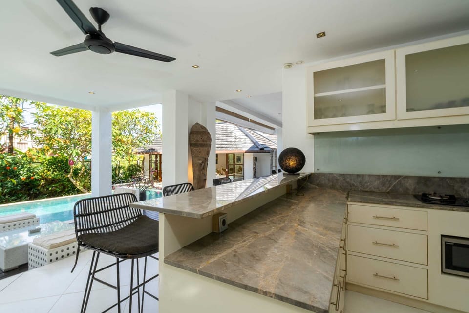 Basic Villa | Private kitchen | Fridge, microwave, stovetop, toaster