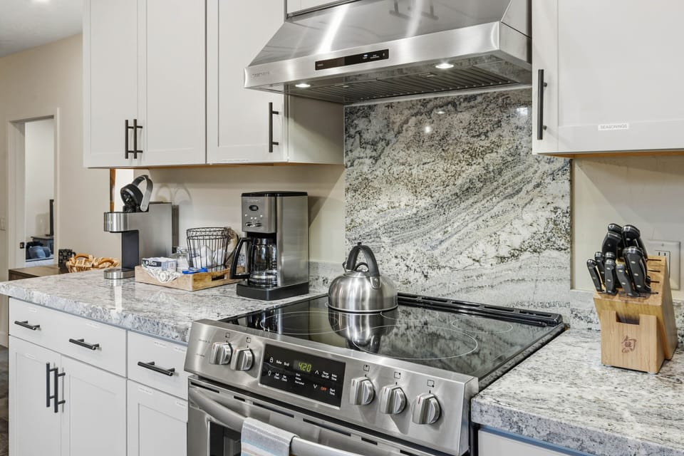 Modern updated kitchen, stainless steel appliances--everything you need!
