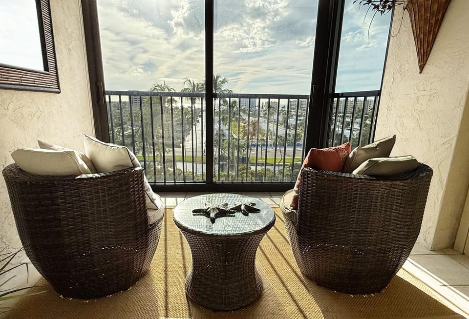 1BR Harbor Towers Condo – Pool, Marina, Gym (6215)