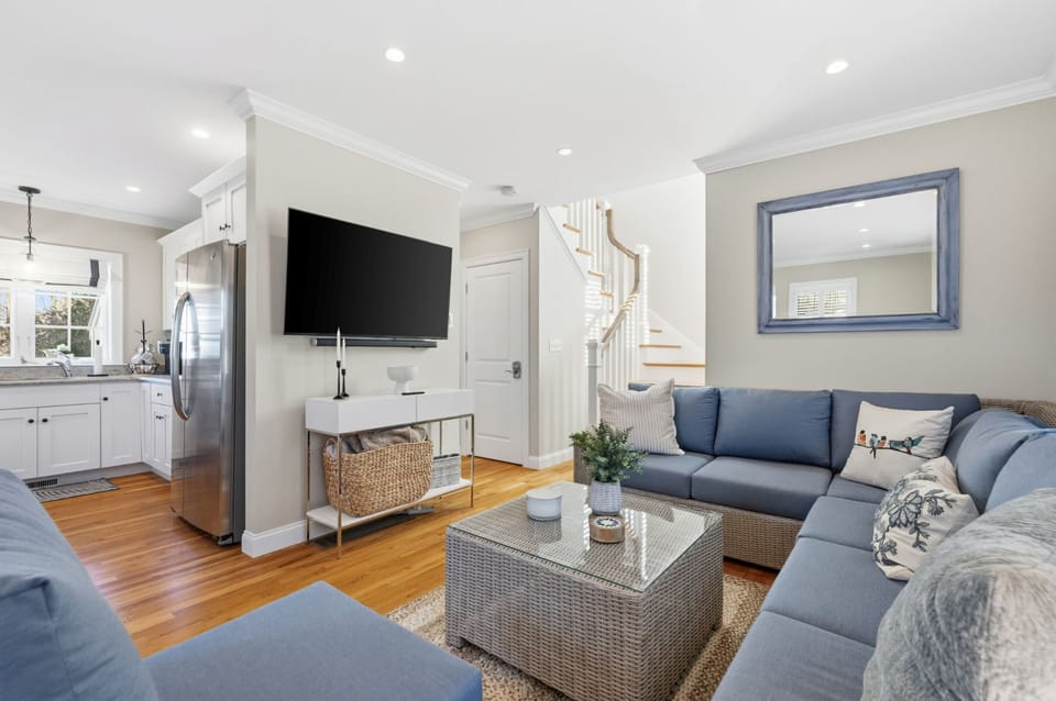 Bright and open concept living area and kitchen