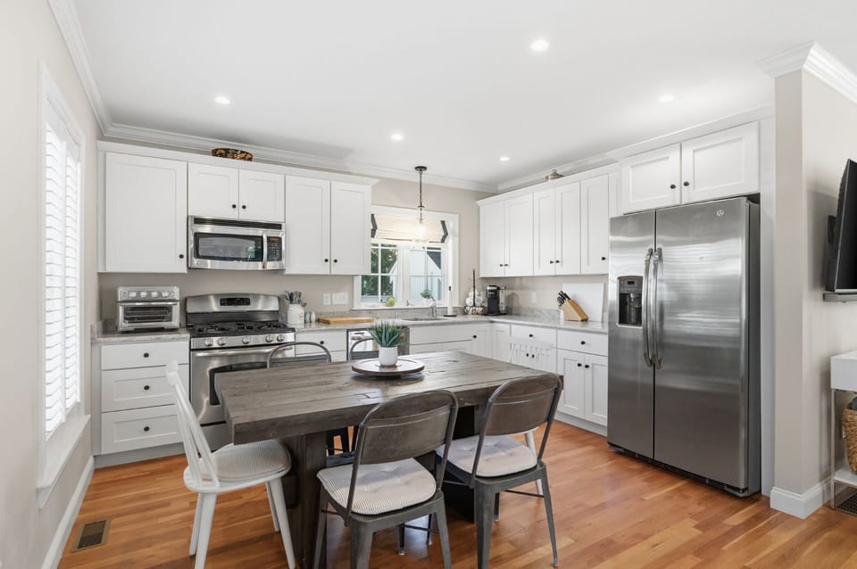 Dining area in kitchen