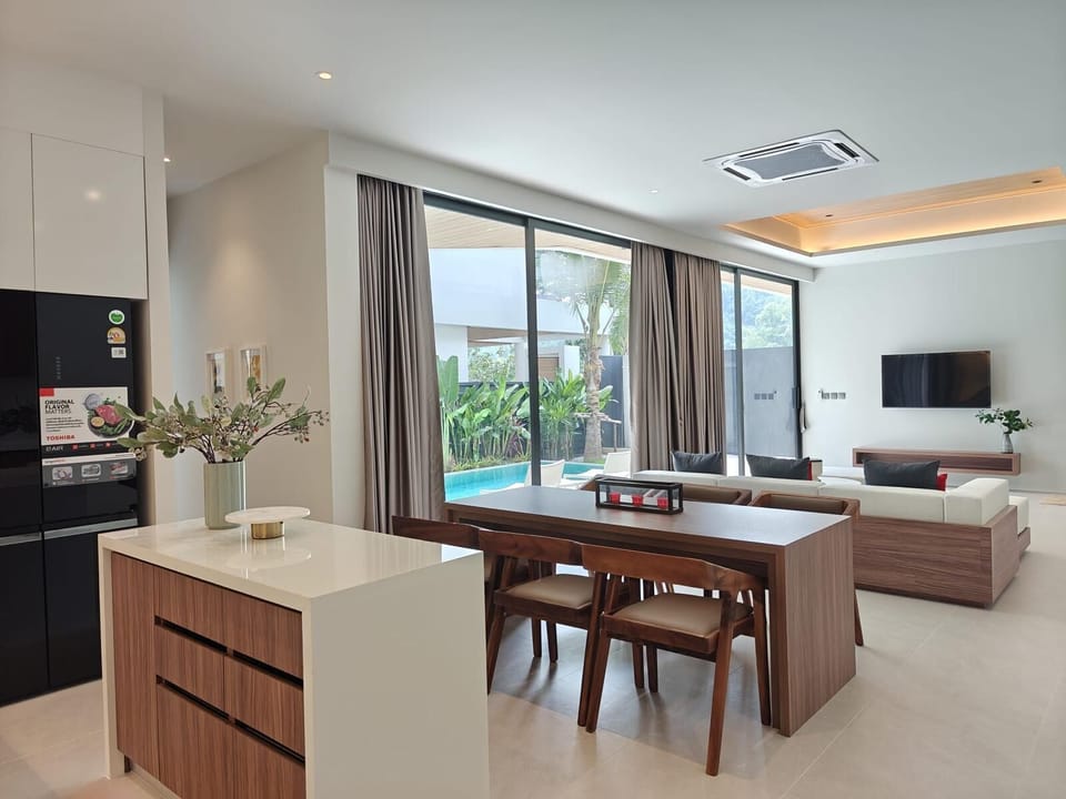 Modern kitchen and dining area with clean lines, quality finishes, and direct access to the outdoor area.