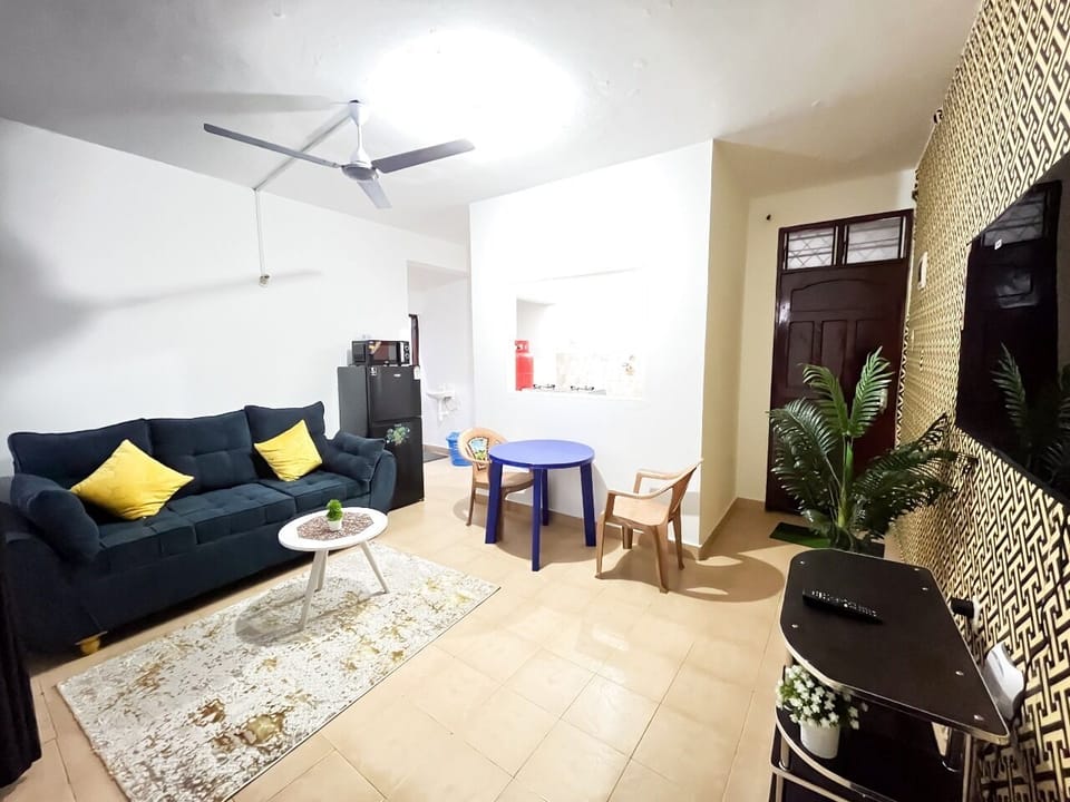 Economy Apartment, Balcony, City View | Living area