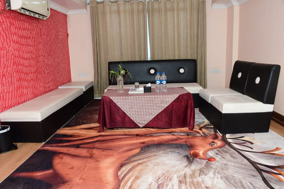 Suite | Living area | 20-inch flat-screen TV with digital channels
