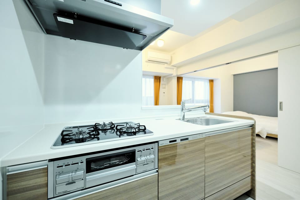 Fridge, microwave, stovetop, cookware/dishes/utensils