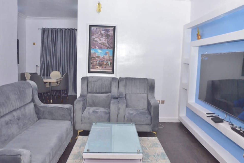 Apartment, 3 Bedrooms, Smoking | Living room