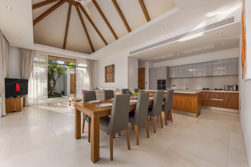 Design Villa, 3 Bedrooms, Private Pool, Pool View | In-room dining