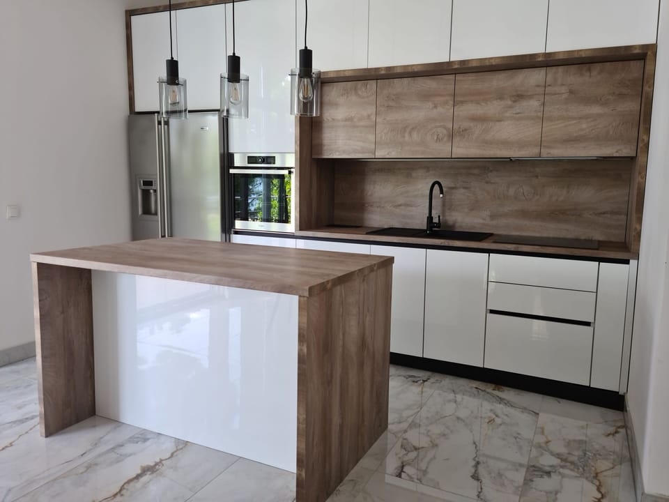 House | Private kitchen | Fridge, microwave, oven, stovetop
