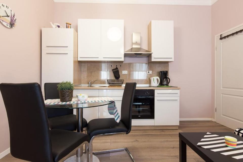 Studio (A1) | Private kitchen | Fridge, oven, stovetop, dishwasher