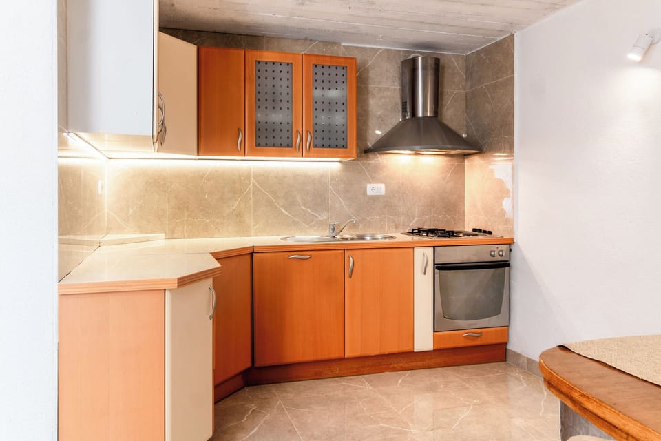 House | Private kitchen | Fridge, microwave, oven, stovetop