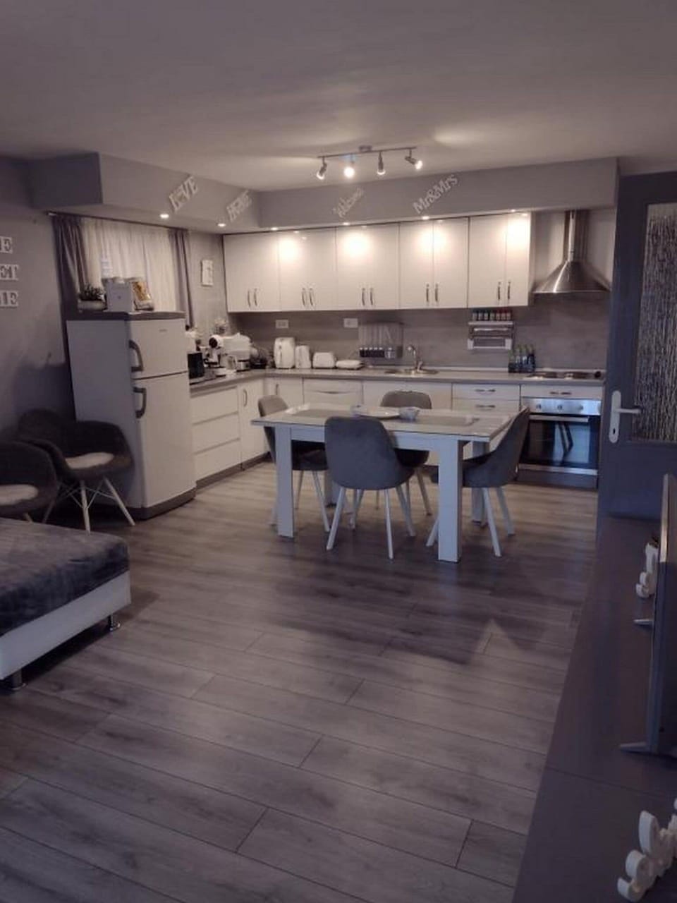 Apartment (A1) | Private kitchen | Fridge, microwave, oven, stovetop
