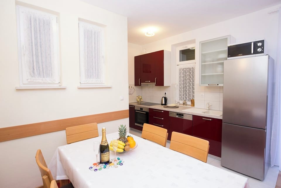 Apartment (A1) | Private kitchen | Fridge, microwave, oven, dishwasher