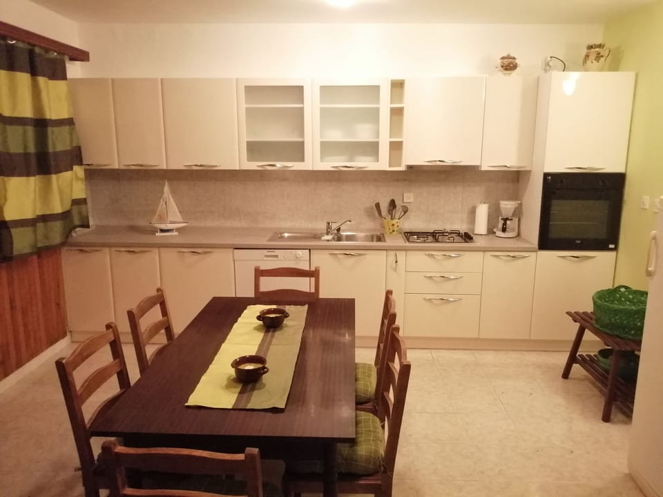 Apartment (A1) | Private kitchen | Microwave, oven, stovetop, dishwasher