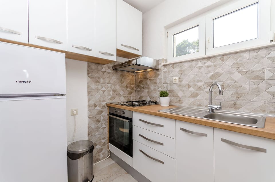 House | Private kitchen | Espresso maker, fridge, oven, stovetop