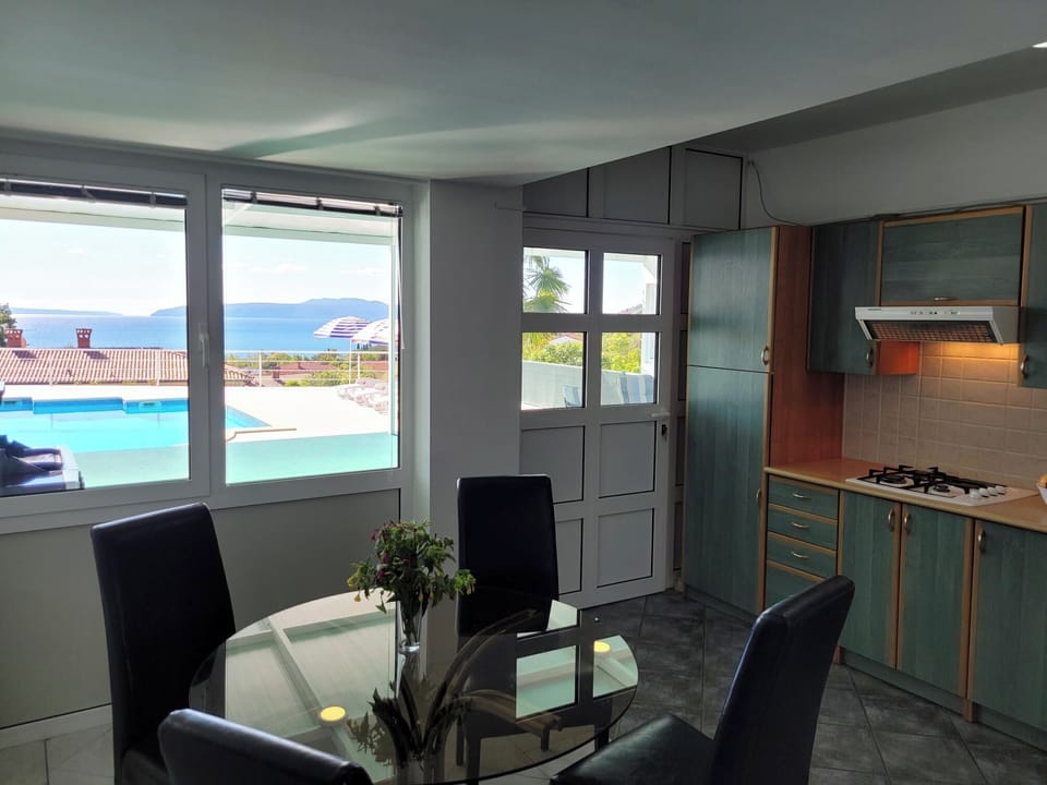 House | Private kitchen | Fridge, microwave, oven, stovetop