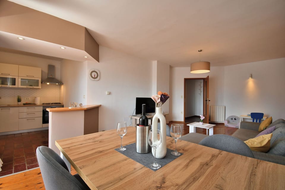 Apartment (A1) | Dining